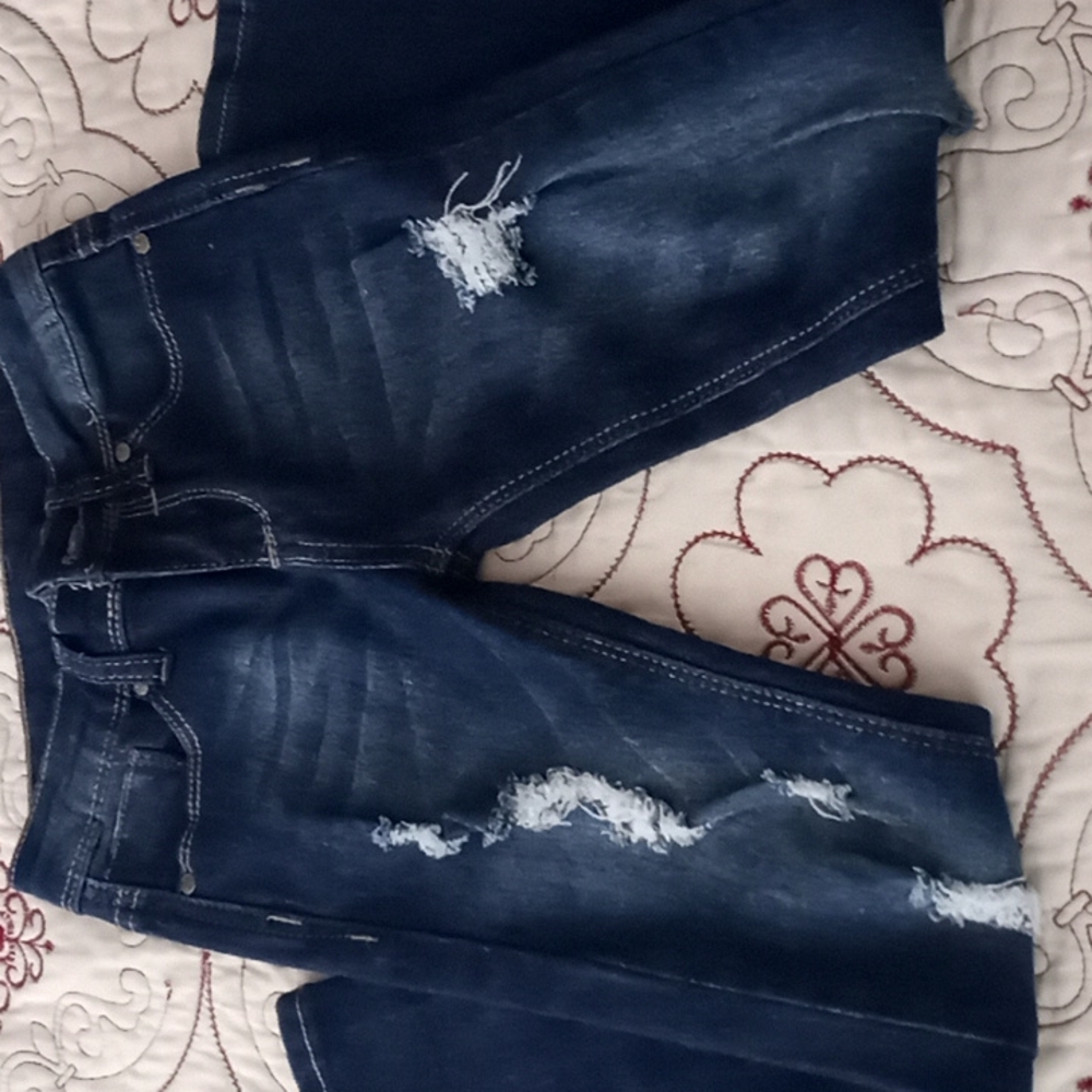Girl destructed jeans cute and perfect for school